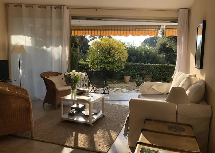 Les Oliviers 3, Domaine De Pierre Longue * كان